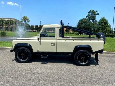 Land Rover Defender 110