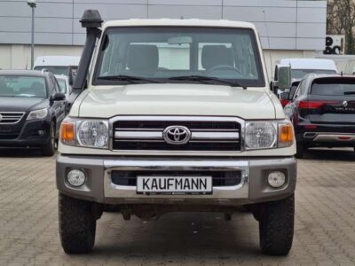 Toyota Land Cruiser HZJ 76
