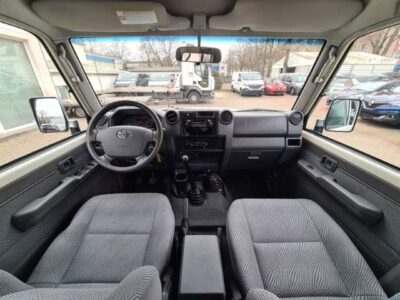 Toyota Land Cruiser HZJ 76